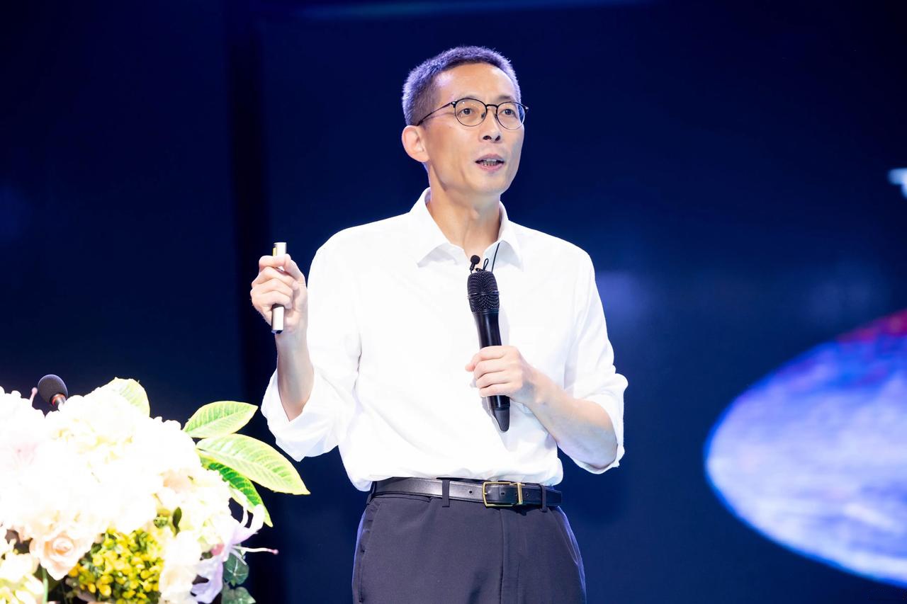 施一公呼吁青年科学家拥抱AI