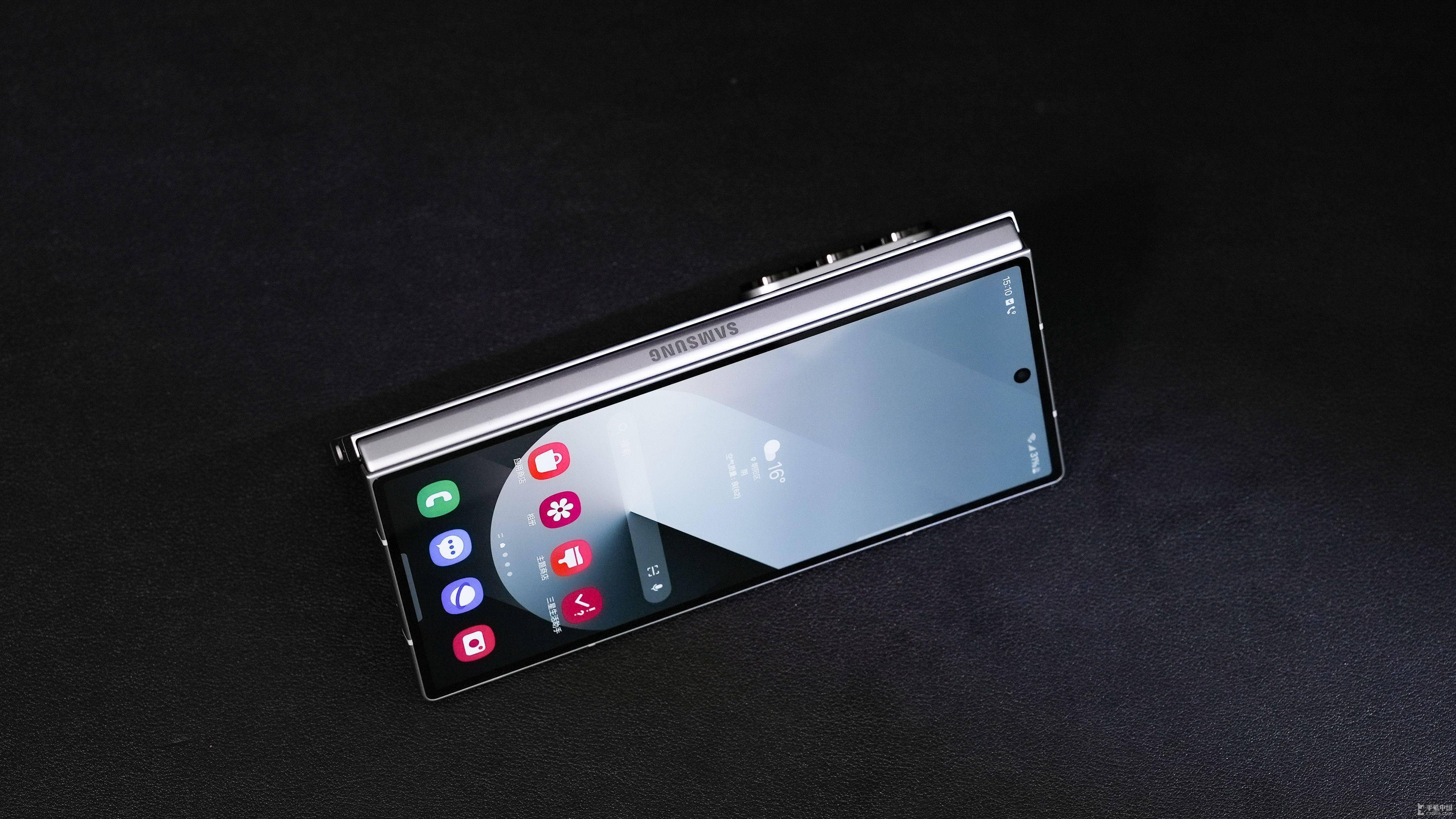 三星发布两款折叠屏新机：Galaxy Z Fold7与Z Flip7推动技术革新